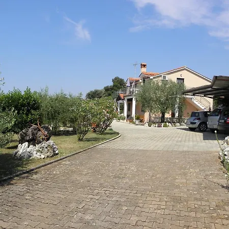 아파트 Mirjana 브르사르