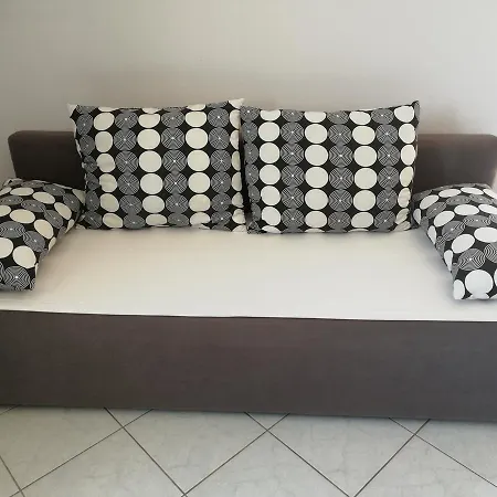 Mirjana 아파트 브르사르