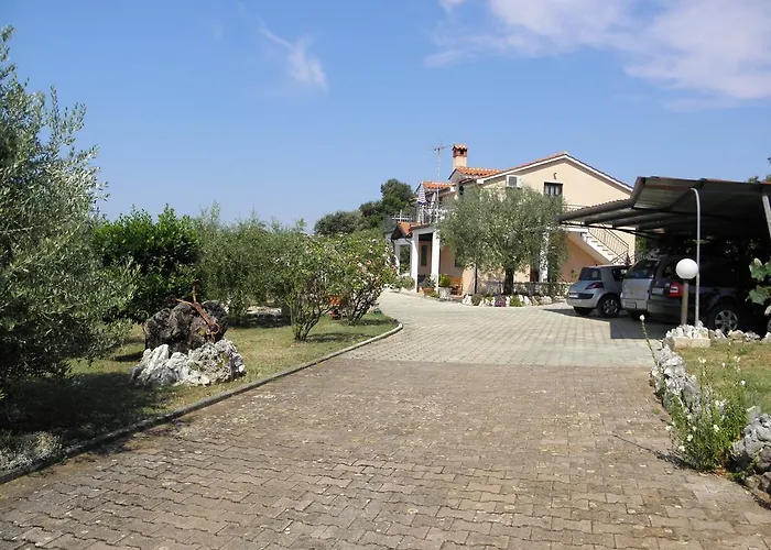 아파트 Mirjana 브르사르