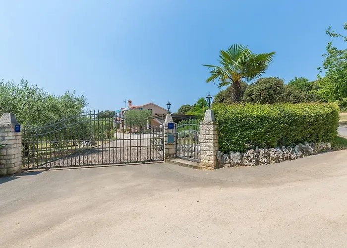 Mirjana 아파트 브르사르