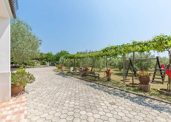 아파트 Mirjana 브르사르